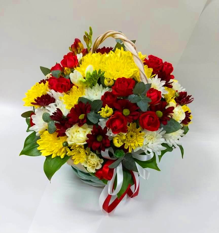 Цветочная композиция из Хризантемы и Розы в корзине в Ждановский