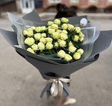 Букет Белые кустовые розы Солинеро в Ждановский