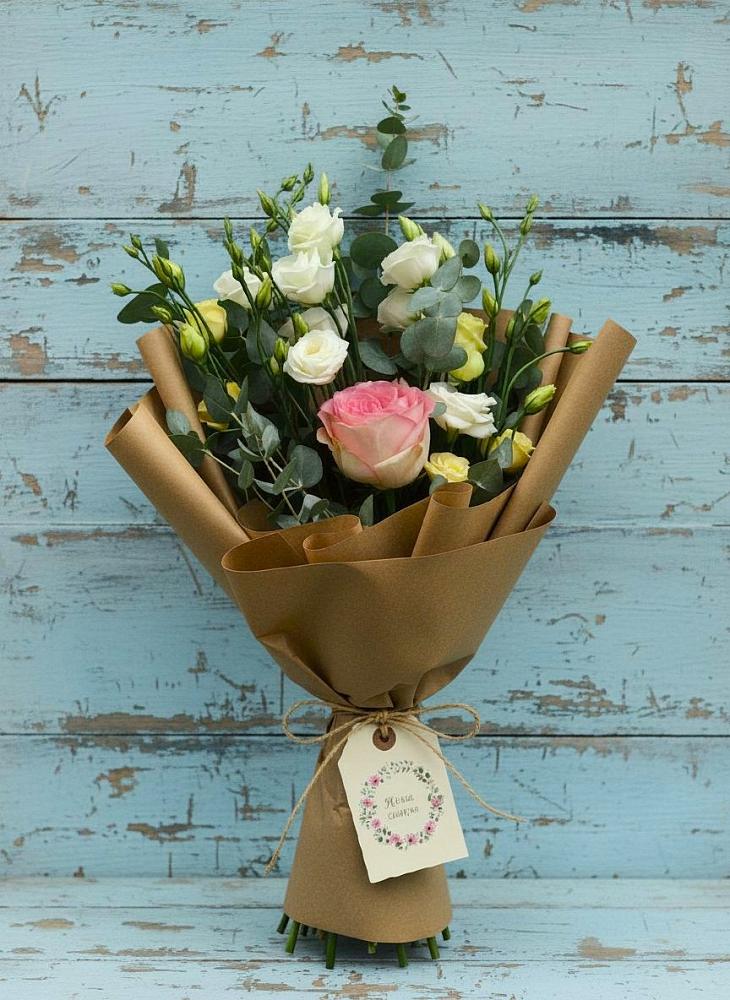 Букет цветов из: Розы и Лизиантусы в Ждановский