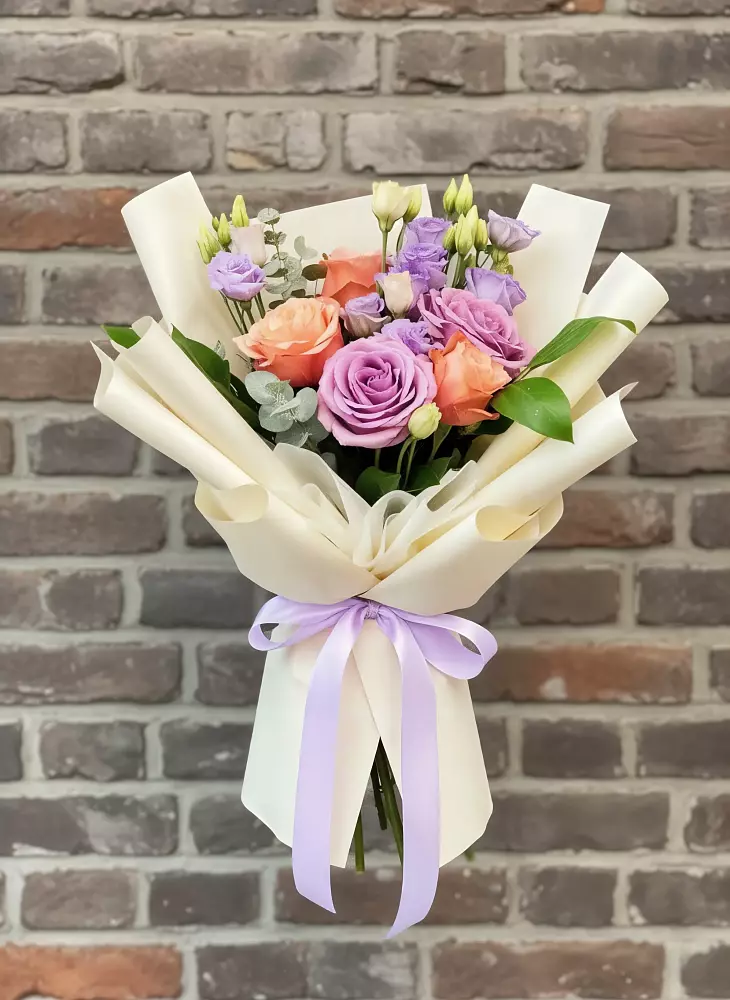 Букет цветов из: Лизиантусы и Розы в Ждановский