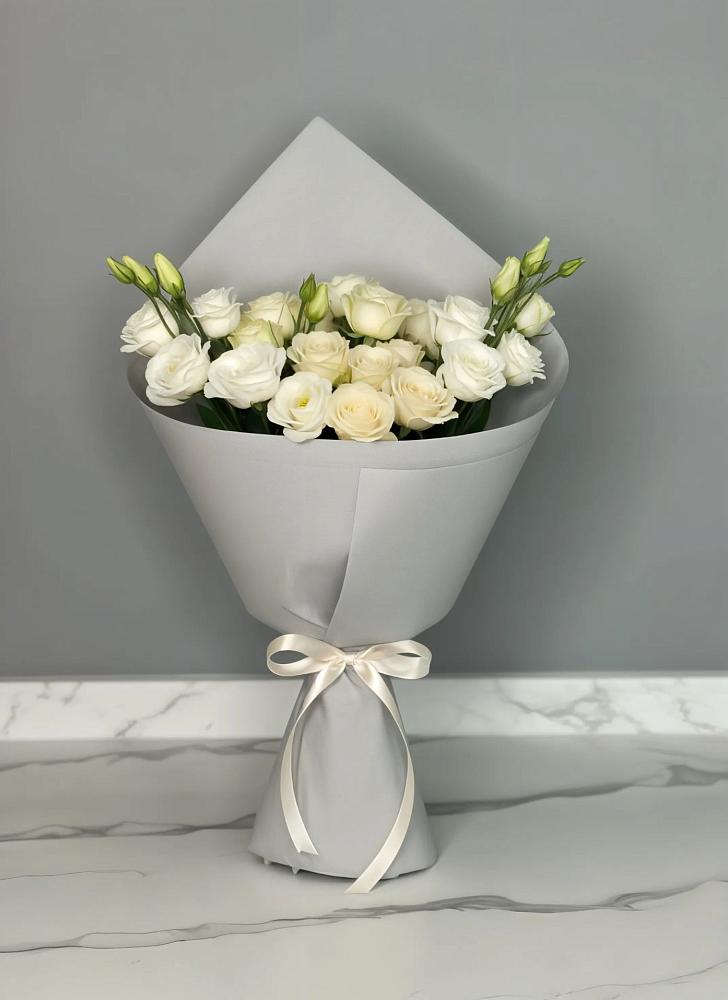 Букет цветов из: Розы и Лизиантусы в Ждановский