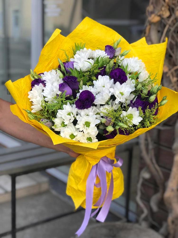 Букет цветов из: Ирисы, Хризантемы и Ромашки в Ждановский
