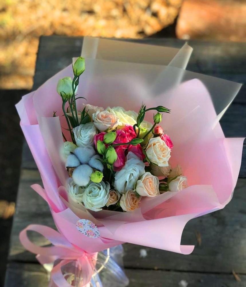 Букет цветов из: Розы и Лизиантусы в Ждановский