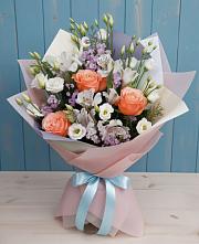 Букет цветов из:  Лизиантусы, Розы, Альстромерии и Гипсофила в Ждановский