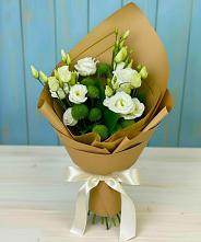 Букет цветов из:  Хризантемы и Лизиантусы в Ждановский