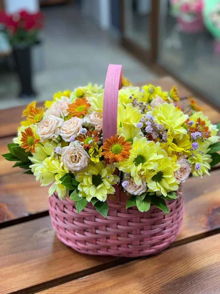 Цветочная композиция из Хризантемы и Розы в корзине в Ждановский