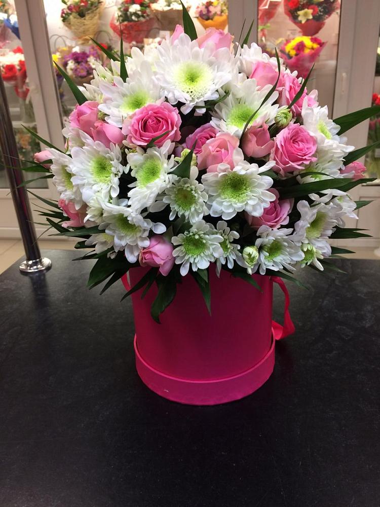 Цветочная композиция из Розы и Хризантемы в шляпной коробке в Ждановский