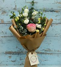 Букет цветов из:  Розы и Лизиантусы в Ждановский
